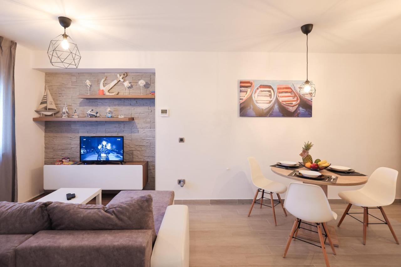 Ferienwohnung Coco Pirovac Exterior foto